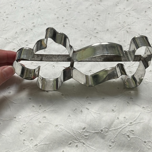 Vintage LARGE Full Body Metal Mickey Mouse Cookie Cutter with handle Made in USA - Picture 6 of 7